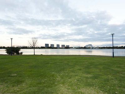 1605 / 30 The Circus, Burswood