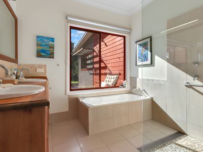83 Rainforest Parkway, Narooma