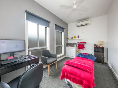 2 / 150-152 Coburns Road, Melton