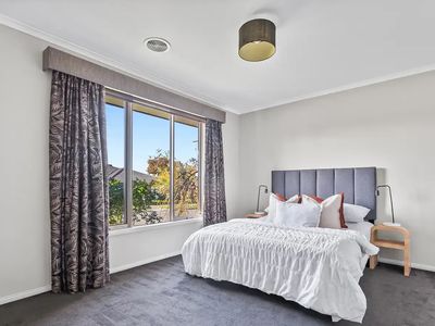 10 Lochinver Street, Wollert