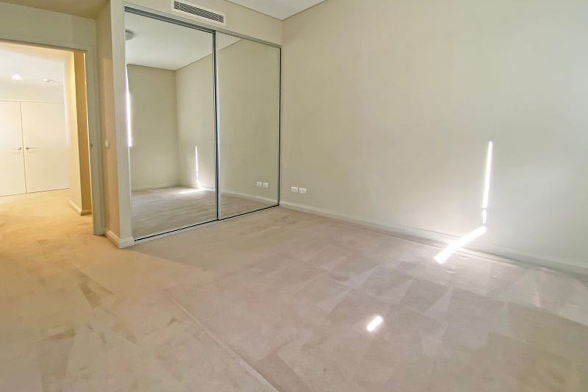 708 / 7  Stromboli Strait , Wentworth Point