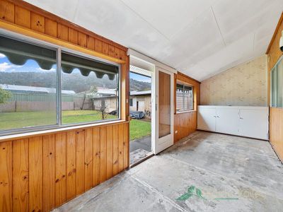10 Lakeside Avenue, Mount Beauty