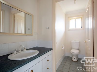 8B Urandangie Street, Guyra