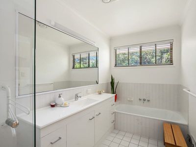 11 Avron Court, Tewantin