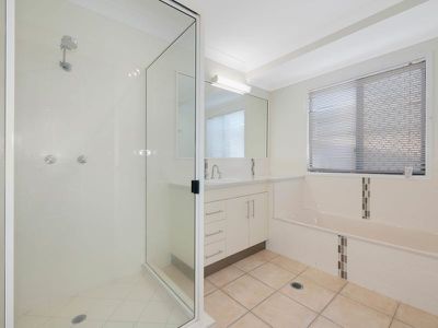 4 Gingham Street, Glenella