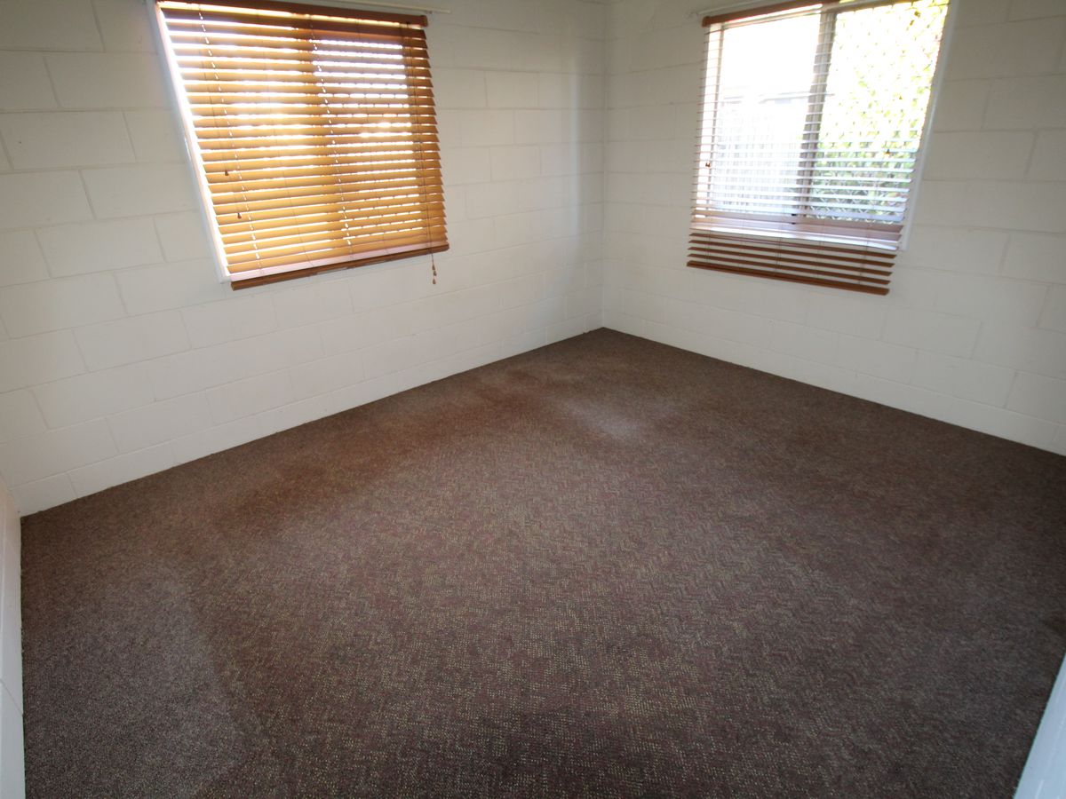32 Irvine Street, Kairi