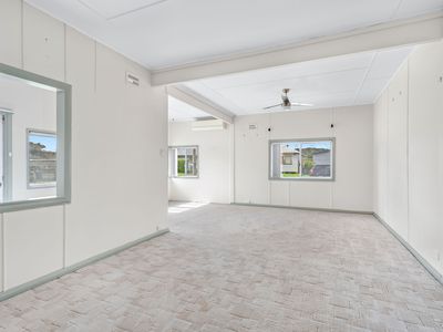 13 Douglas Avenue, Forster