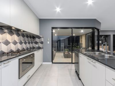 64 Hillhouse Way, Piara Waters