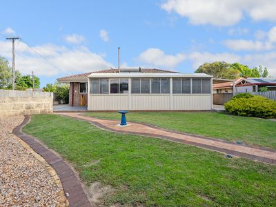 28 Lowanna Way, Armadale