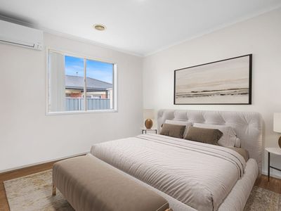 12 Silver Gum Street, Manor Lakes