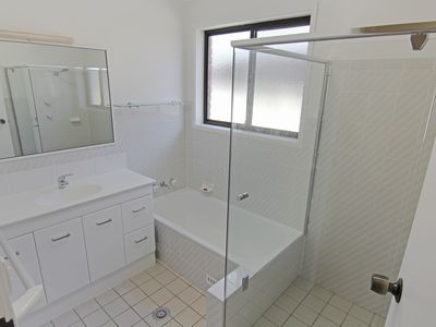 76 Elizabeth Parade, Forster