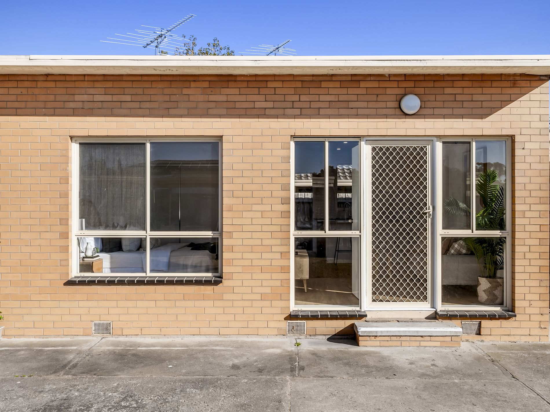 4 / 6 Itkeston Street, Herne Hill