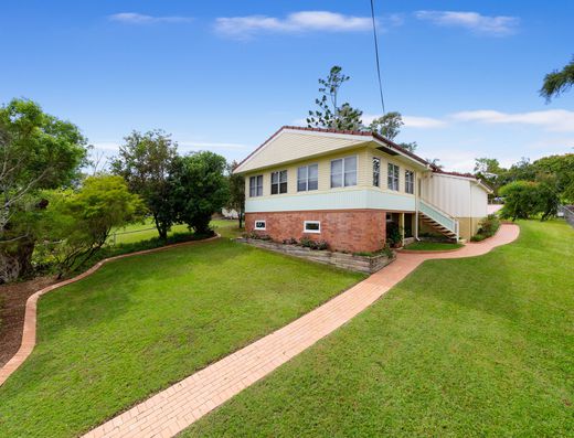 Cooroy Home with Double Frontage image 1
