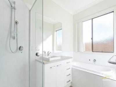 5 Waltzing Way, Lynbrook