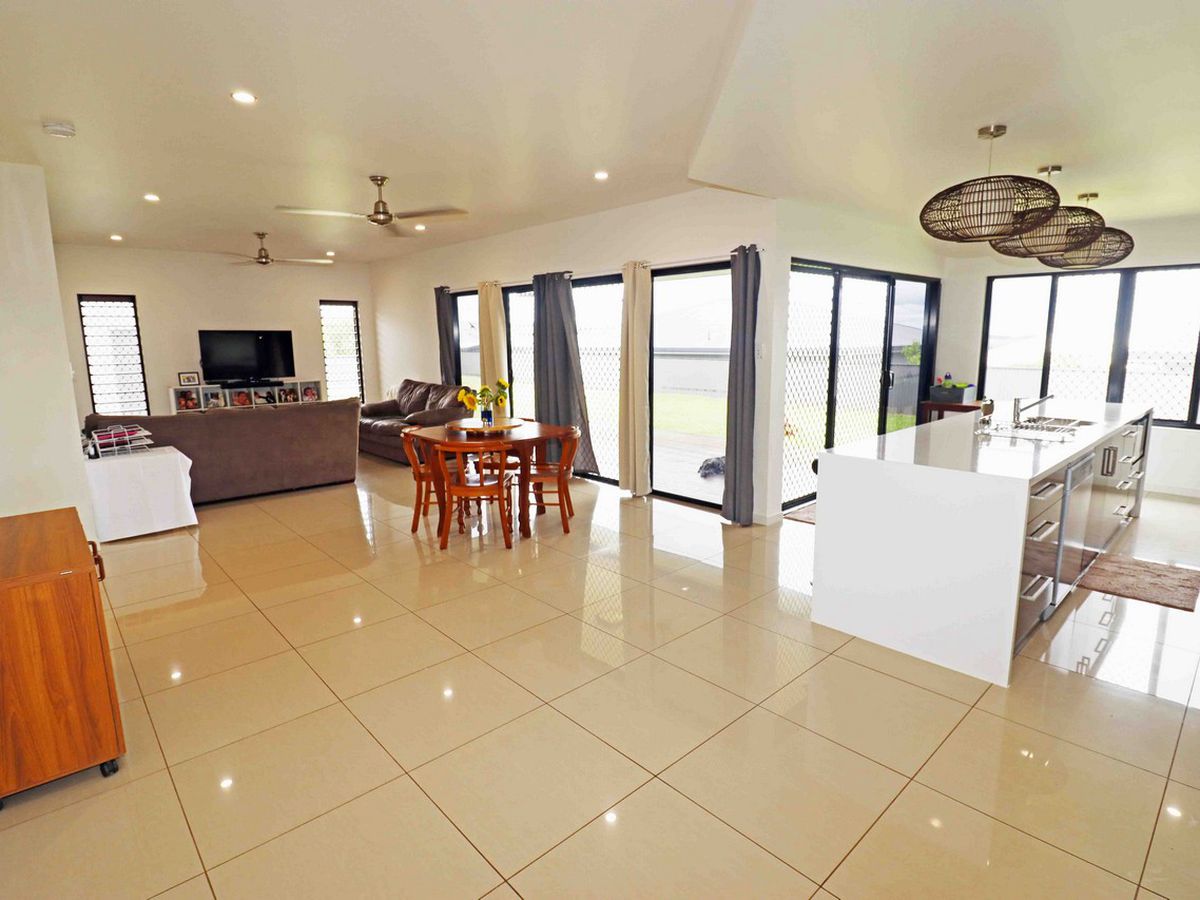 30 Gargan Lane, Atherton