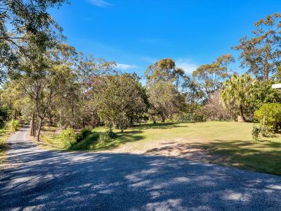 8 Brushwood Drive, Parkwood