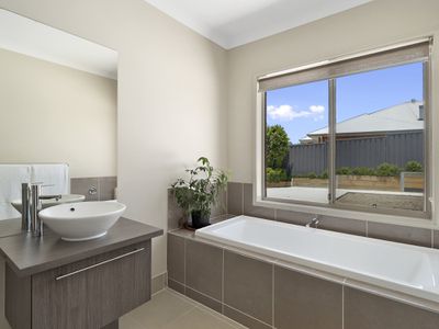 5 LIGHTWOOD AVENUE, Seymour