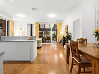 31 Simmonds Parade, Winthrop