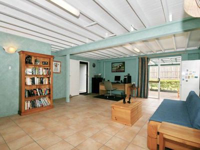 25 Sunstone Street, Manly West