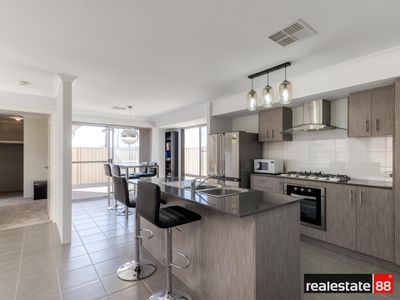 18 Packer Rise, Hammond Park