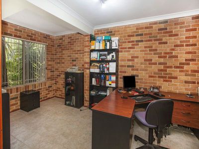 6 Sandalwood Road, Farmborough Heights