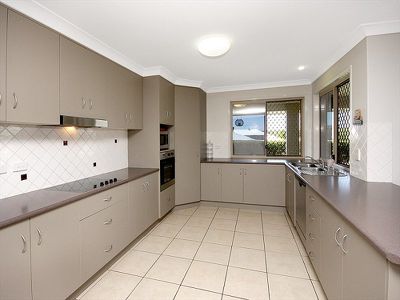 10 Harrison Grove, Deebing Heights