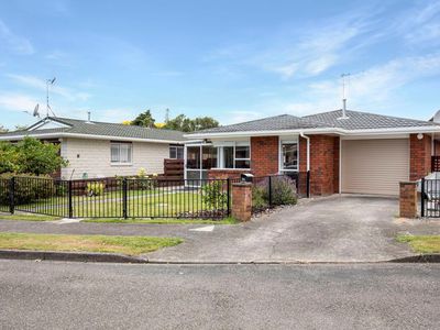 8 B Alexander Place, Otaki