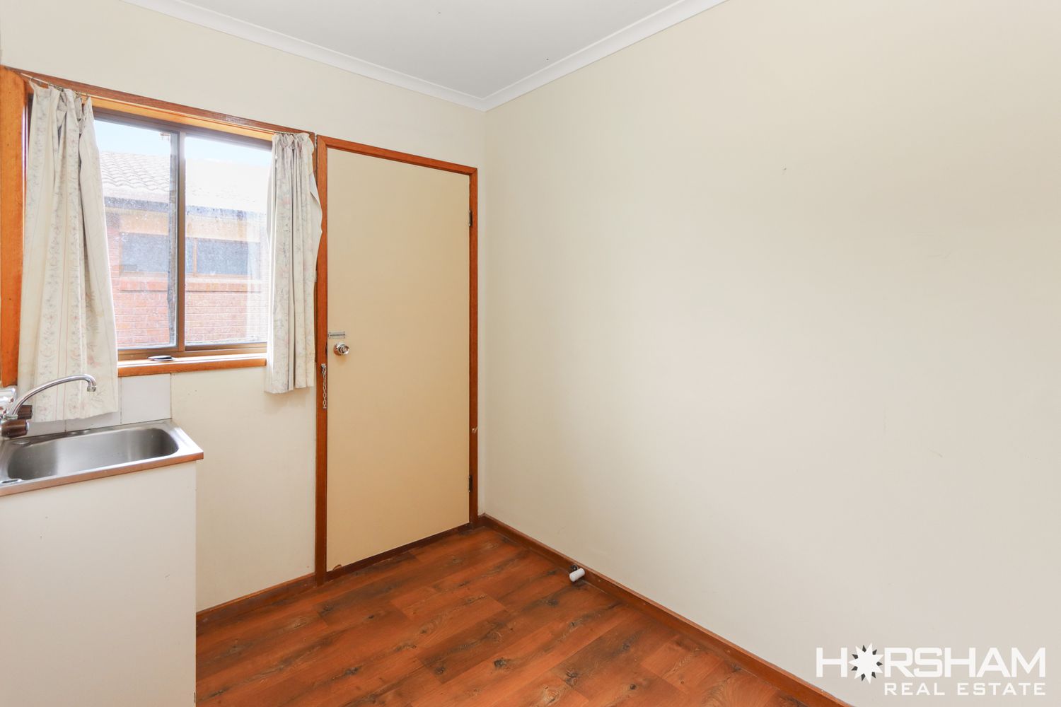 1 / 9 Young Street, Horsham