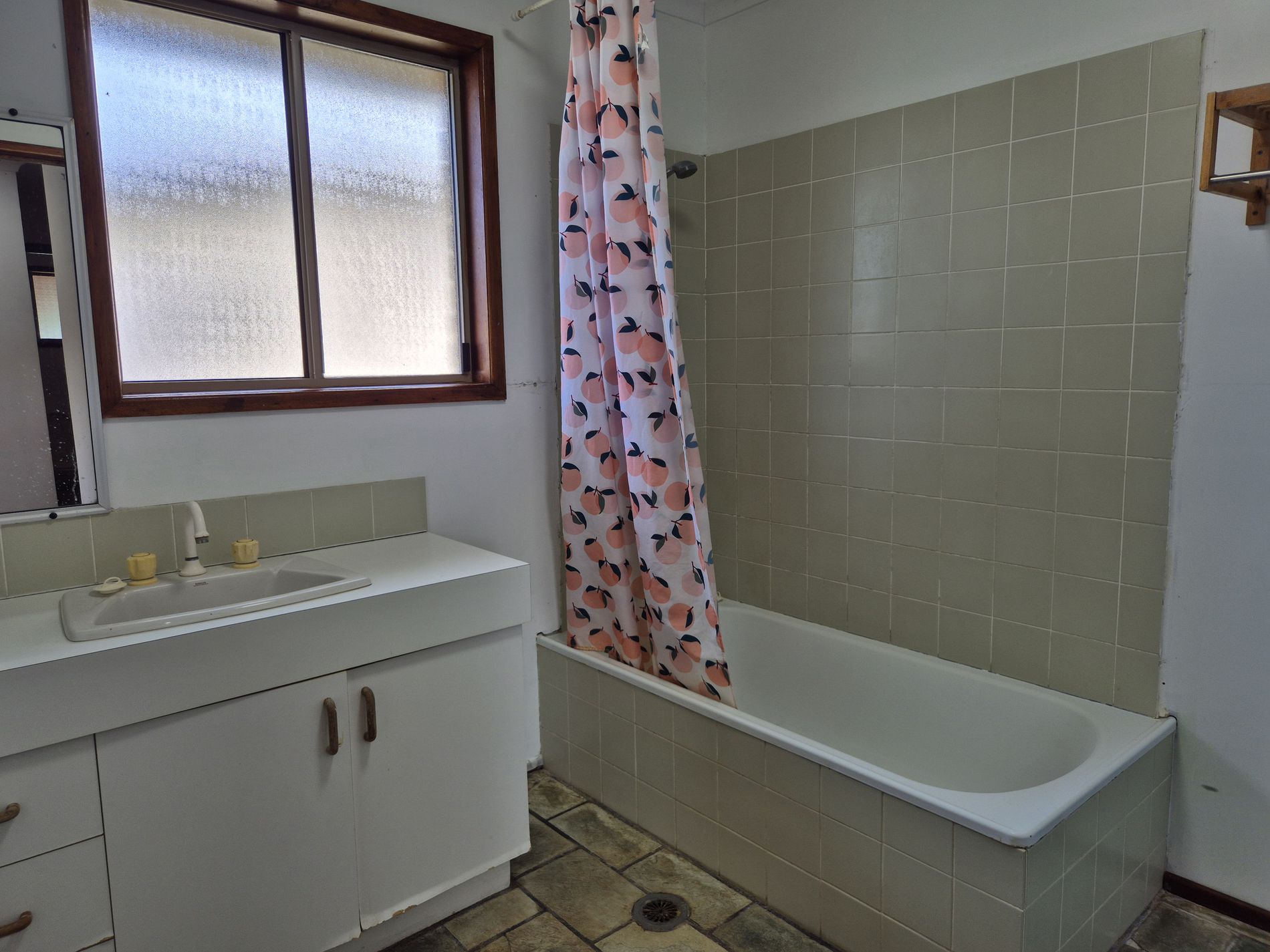 14 Schapers Road, Glenella