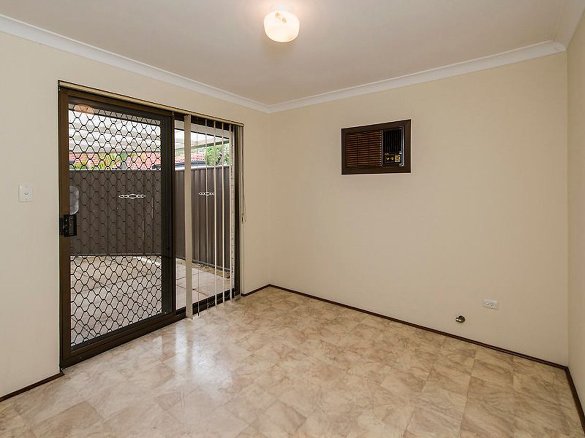 1 / 15 Rentney Way, Willetton