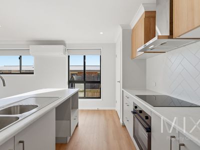2 / 70 William Street , Brighton