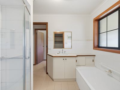 9 Russell Avenue, Wangaratta