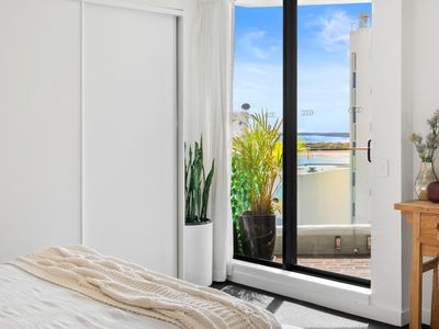 1402 / 41 Labrador Street, Labrador