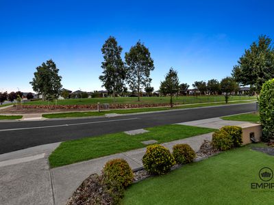 27 Strikeline Crescent, Clyde North