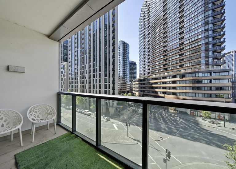 3B / 9 Waterside Place, Docklands