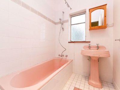 1075 Bardia Street, North Albury