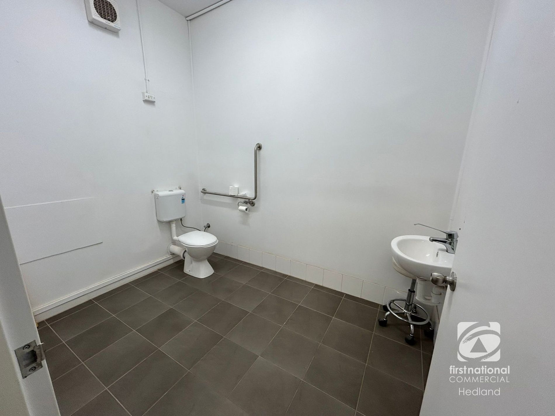 974 Central Road, Tom Price