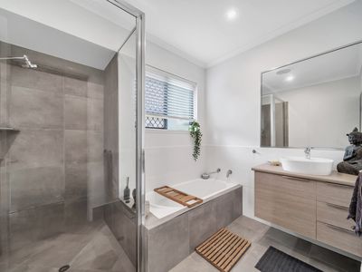 6 Quartz Street, Edmonton