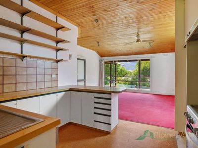 18 Mountain Avenue, Mount Beauty