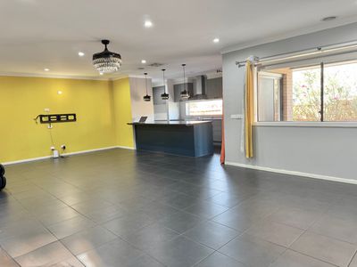 16 Pastille Road, Manor Lakes