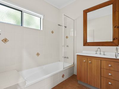 6 Powell Place, Bentley Park