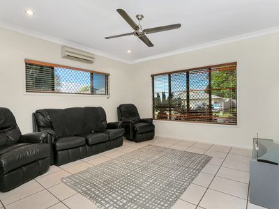 1 LAIDLEY CLOSE, Bentley Park