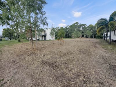 28 Marine Parade, Midge Point