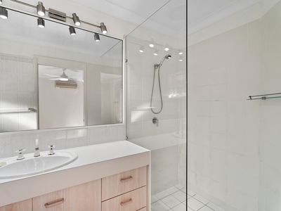 94 Passerine Drive, Rochedale South