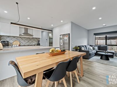 2 / 17 Harmer Road, Hallam