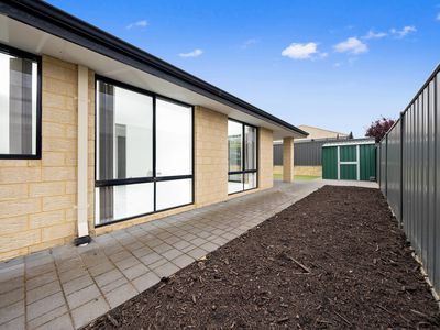 18 Montane Turn, Banksia Grove