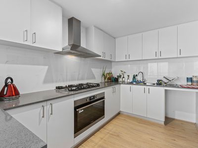 27 Jubilee Avenue, Success