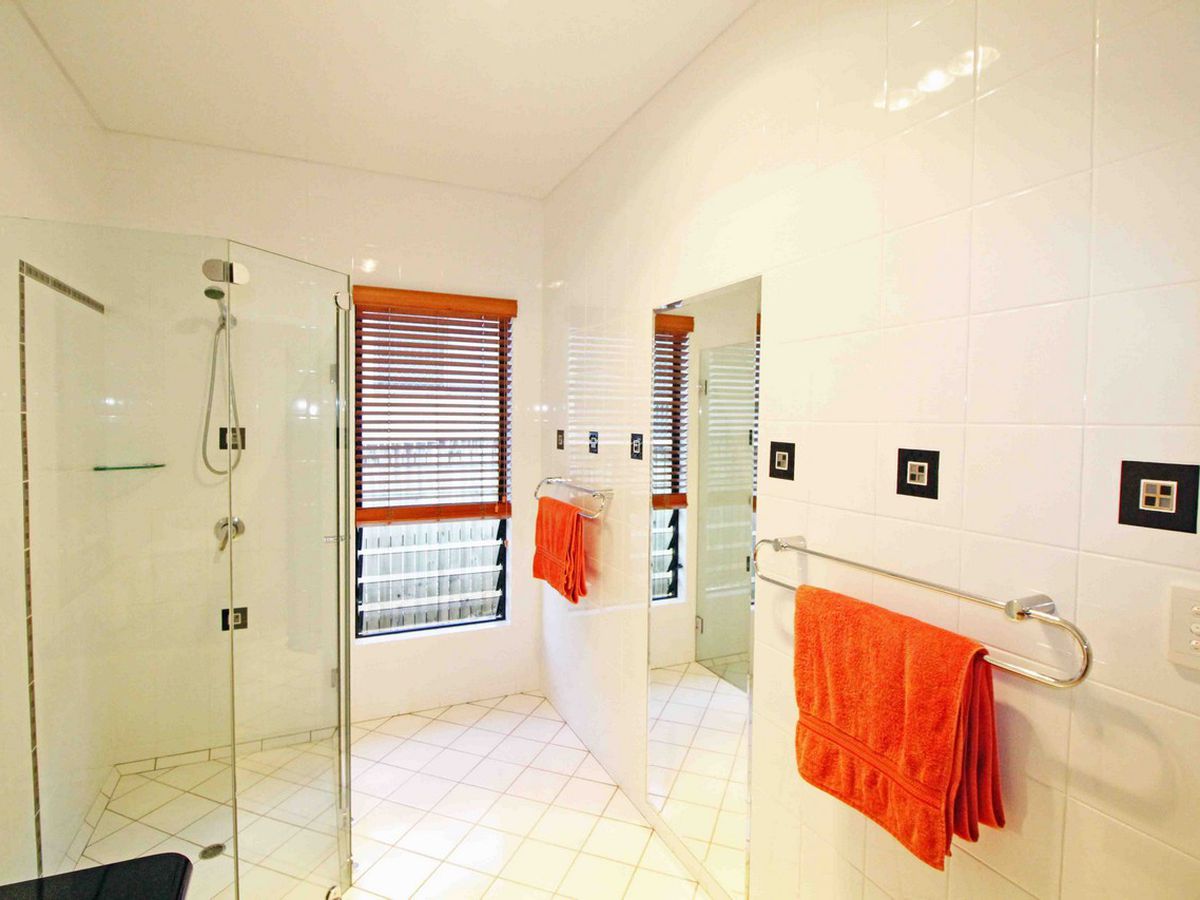 10 AGNEW STREET, Atherton