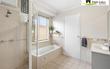 10 Karingal Place, Blue Haven