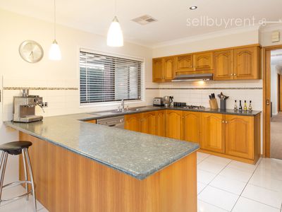 2 PHEFLEY COURT, Wodonga